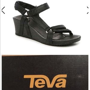 NIB Teva Ysidro Wedges